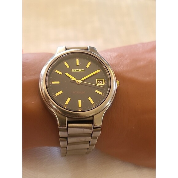 1990's VTG SEIKO Titanium Men's Date Watch Model 7N42-8109 - Need 371 Batt - Picture 4 of 9